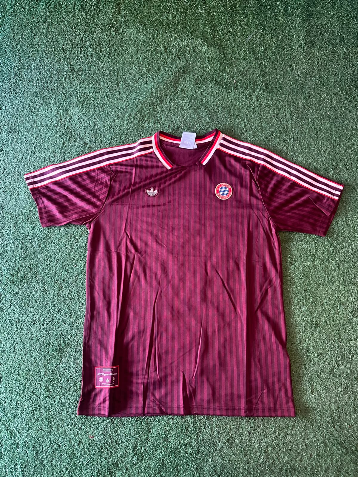 Camiseta Bayern Múnich 2025 · Terrace Icons bordó