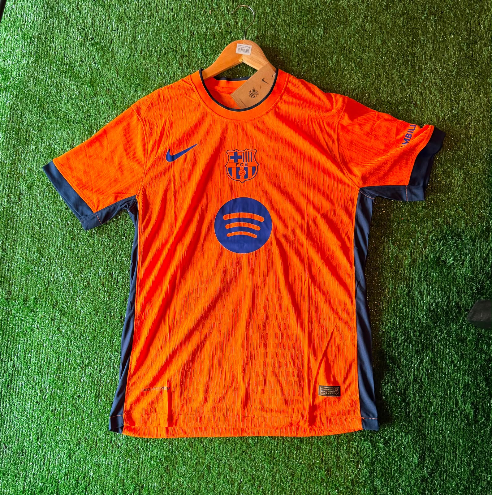 Camiseta FC Barcelona 2025/26 · tercera naranja