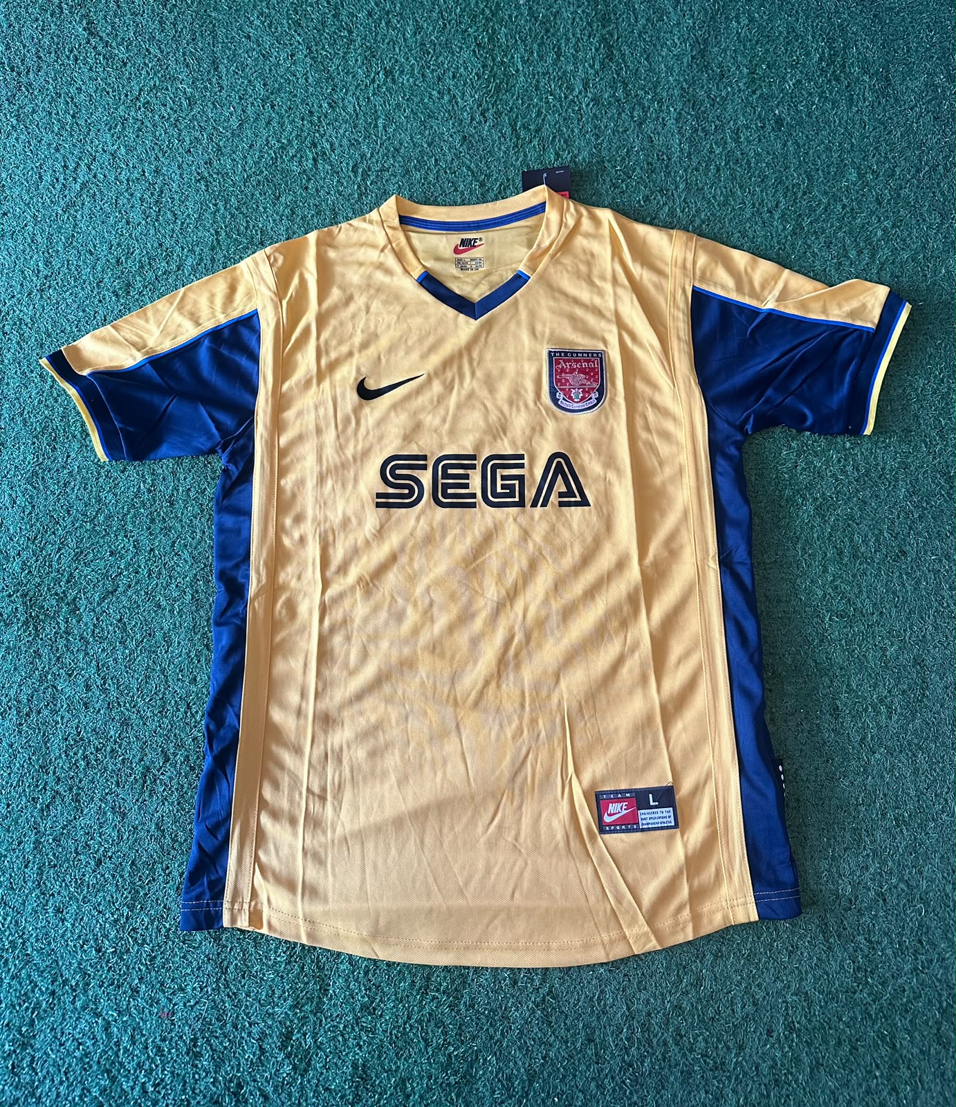 Camiseta retro Arsenal 1999–2001 · suplente amarilla · SEGA