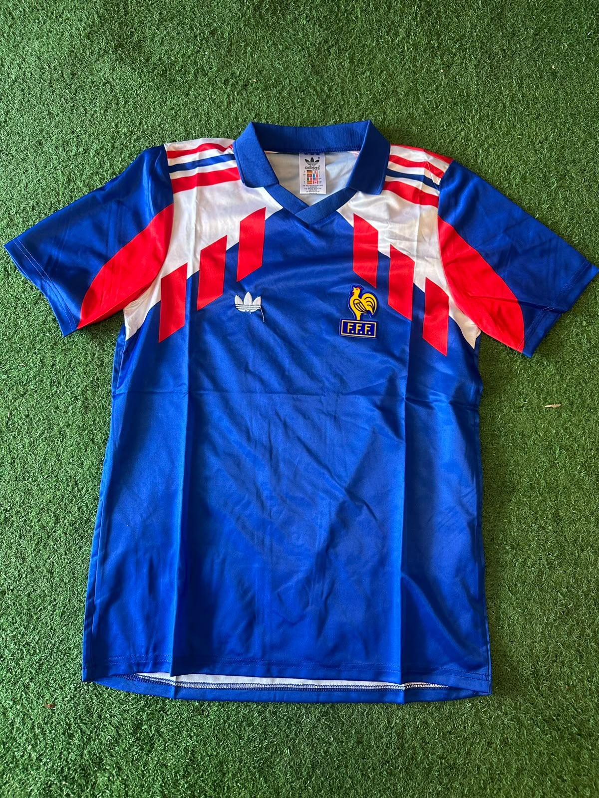 Camiseta retro Francia 1990 · titular azul · diseño geométrico